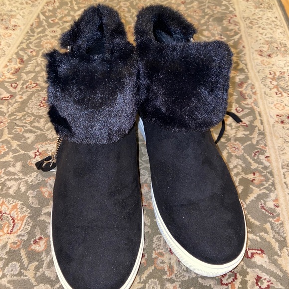 hidden wedge sneakers payless